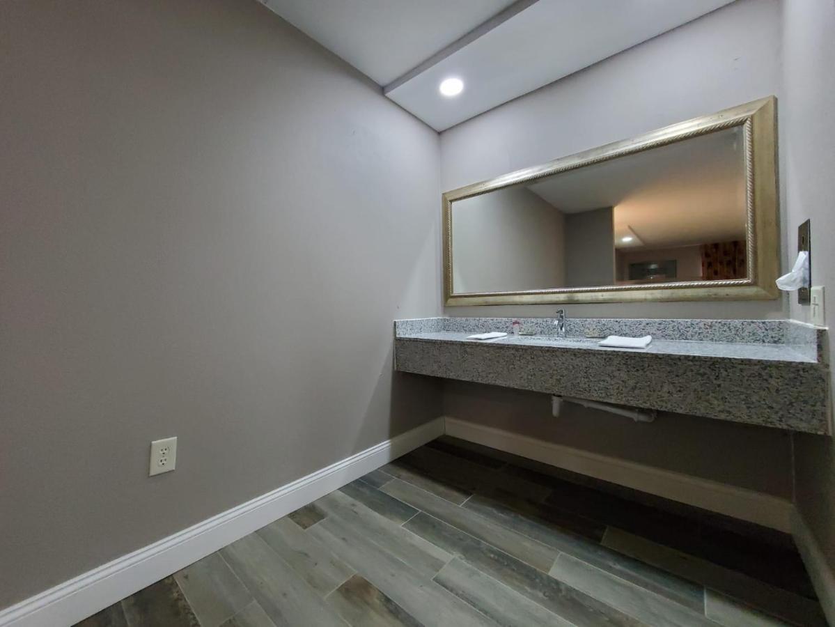 Scottish Inns & Suites Springdale Bagian luar foto